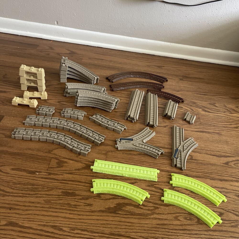 Thomas & Friends Trackmaster Train Tracks Tan 2009/2010 Lot of 40 Plastic Pieces